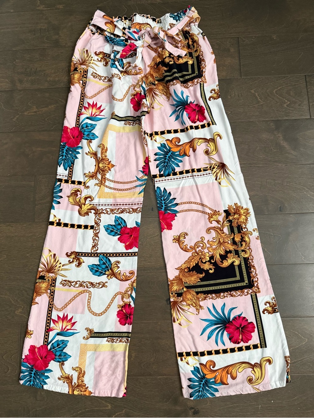 Guess- NEW- Wide Leg Tropical Print Pants